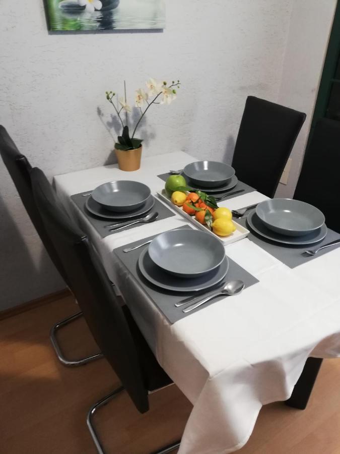 Apartment Karolina Praha Bagian luar foto
